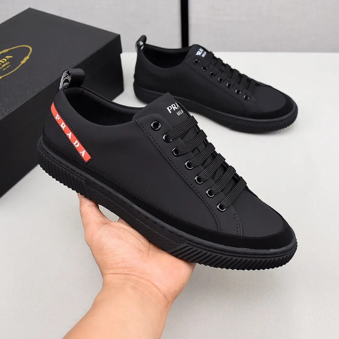【PRADA】Men's shoes 💰400💰. Detonate the whole place! An international brand that is constantly innovating. This men's casual shoe is the original version. It is made of cowhide leather at a ratio of one to one at the store. It has leather feet and rubber non-slip outsole. It is breathable and comfortable. Quality speaks for itself. 👄38-44